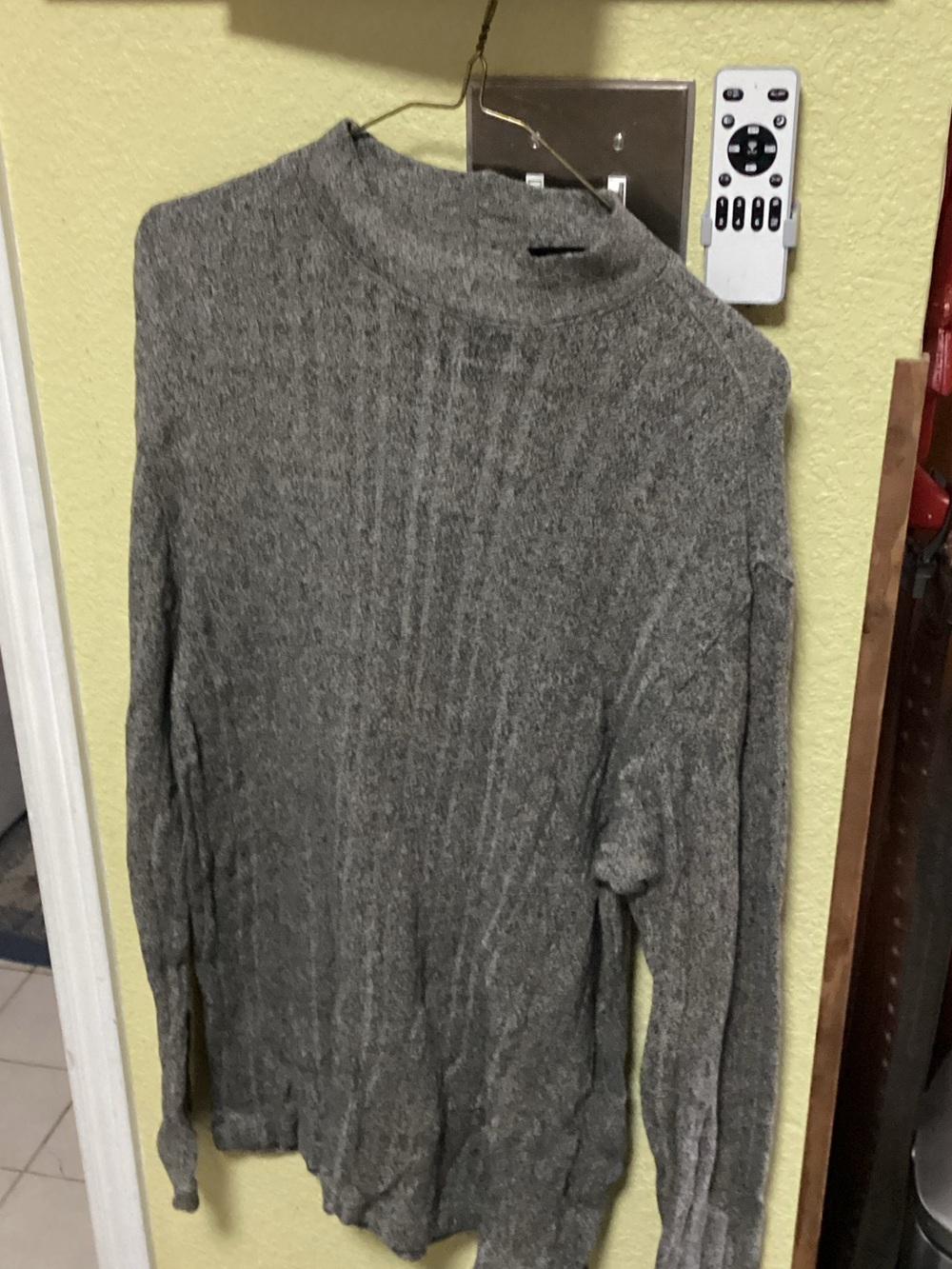 jf j.ferrar Men's Gray Ribbed Crewneck Sweater